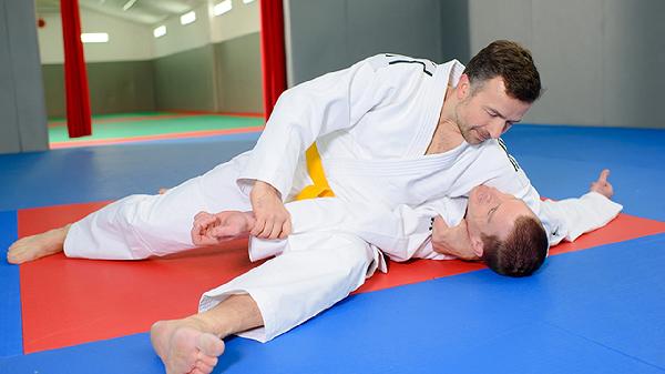 健身每天摄入蛋白质多少克