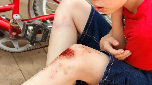 买的裤子裤腿扭歪怎么改进