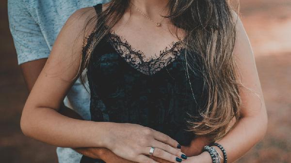 恋爱时女人的5大抉择 爱情需要的三要素