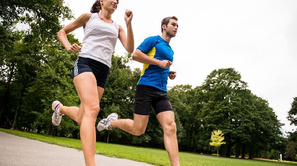 跑步机跑步好还是外面跑步好