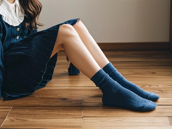 白袜子怎么穿才不脏