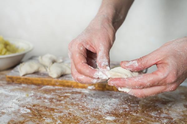 不锈钢锅可以煮饺子吗