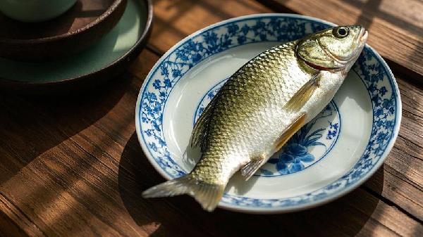 三月份小草鱼能进食吗?