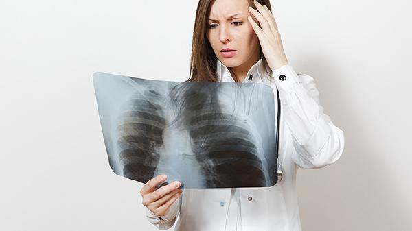 8岁孩子急性喉炎头疼怎么办