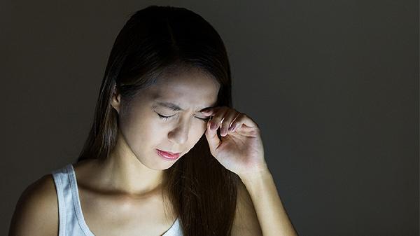 初三女儿压力大哭泣且厌学了