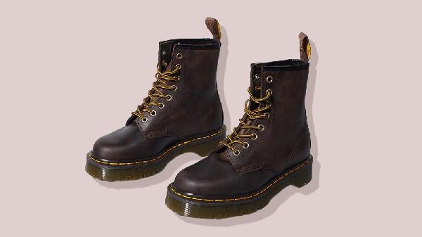 马丁靴侧面磨脚怎么办