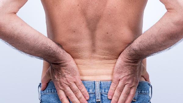 百褶裙有标签的穿后面吗 百褶裙有腰带吗