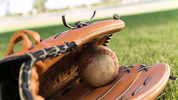 棒球服穿大还是穿小的好看