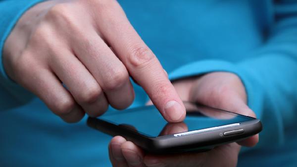 怎么不让孩子看电视玩手机