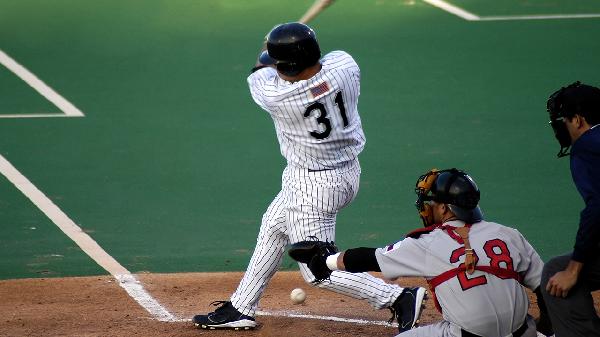 棒球服要买大一点的吗