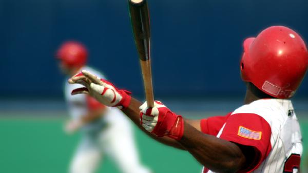 棒球服要穿大还是穿小