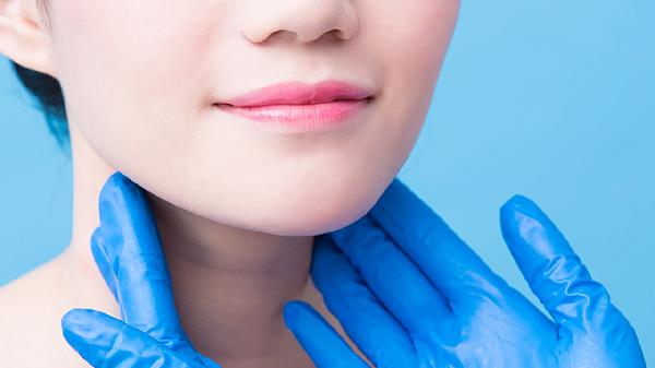 拔掉脸上的毛之后容易起痘吗