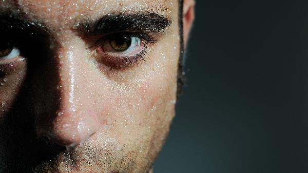 脖子脸上爱出汗怎么回事儿