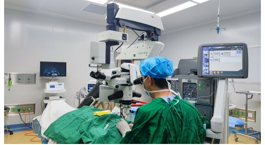 张晓山院长开展高难度白内障二次晶体置换手术:66 岁患者辗转求医终遇良医