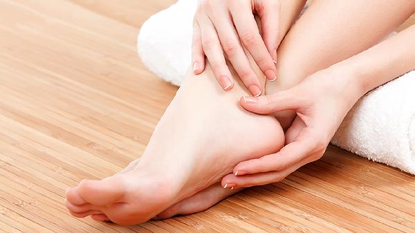 女性大腿根内侧酸胀怎么回事