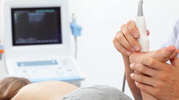 一只脚无缘无故肿痛怎么回事