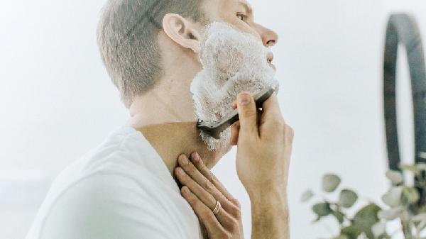 刮胡子的频率决定寿命长短吗