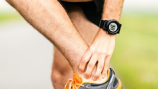 喝完酒早上起床手指关节疼