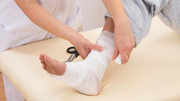 小腿骨折手术后多久能下地 小腿骨折术后这些护理要做好