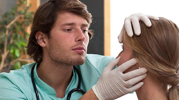 眼皮摔了一个口子裂开了可以不缝吗