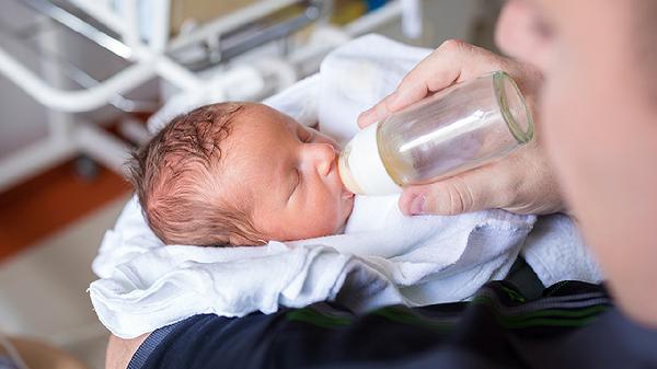 喂奶乳头破裂怎么办 喂奶乳头破裂的改善方法分享