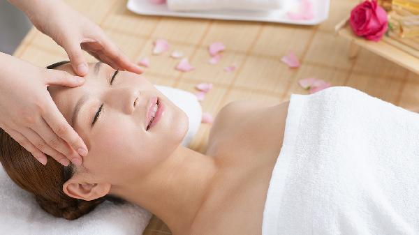 椿象毒液灼伤皮肤怎么回事，怎么办