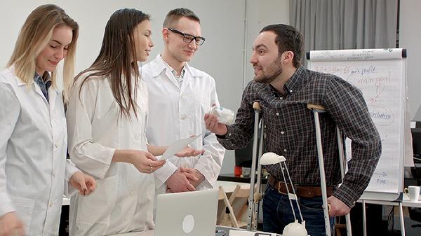 hiv病人和家人生活应注意什么