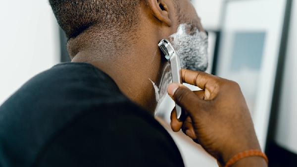 16岁刮胡子后悔了