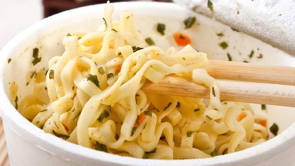 血脂高还能吃面条吗？医生提醒：想控制血脂，这3种主食要少碰