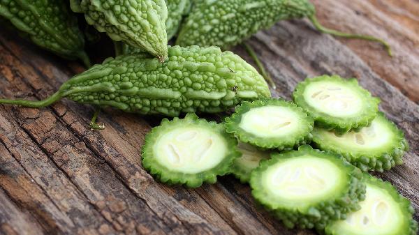 医生发现：高尿酸患者若每天吃苦瓜，用不了多久，或有这几个变化