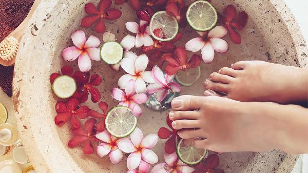 脚后跟硬疼是什么原因，怎么办