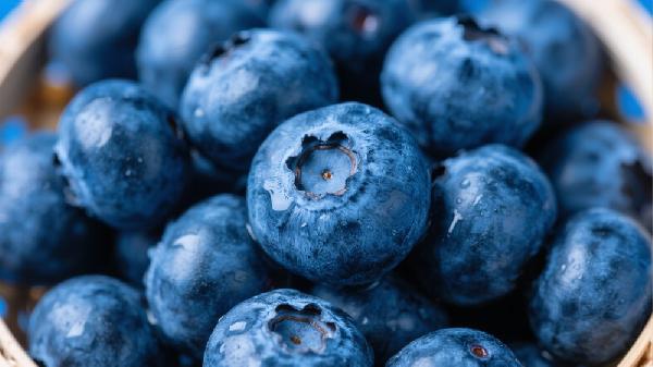 调查发现:经常吃蓝莓的人,用不了多久,关节或出现这4个变化