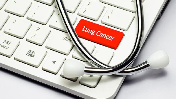 肺癌初期，不是看胸口痛不痛！告诫：平时若出现4个信号或已加重