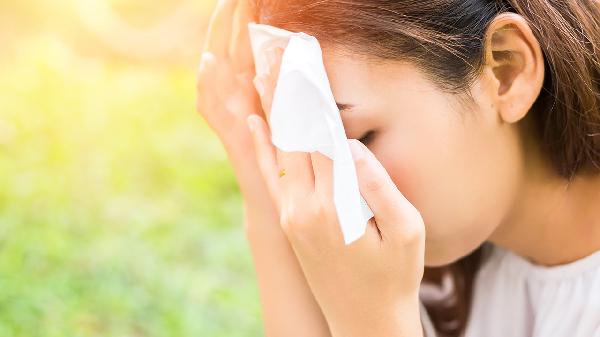 身体一动就出汗？医生提醒：不是天气太热了，或是这几种疾病预警