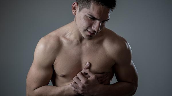 左胸腔疼像岔气一样牵扯疼