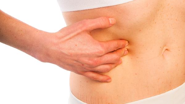 女性左肋骨下方隐隐疼痛是什么原因