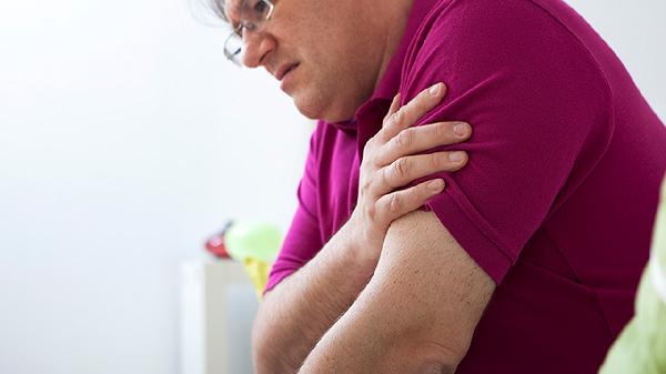 左肩酸痛是什么原因造成的 左肩酸痛的三个原因浅析