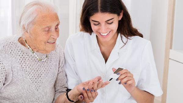 老年人怎样控制糖尿病并发症出现