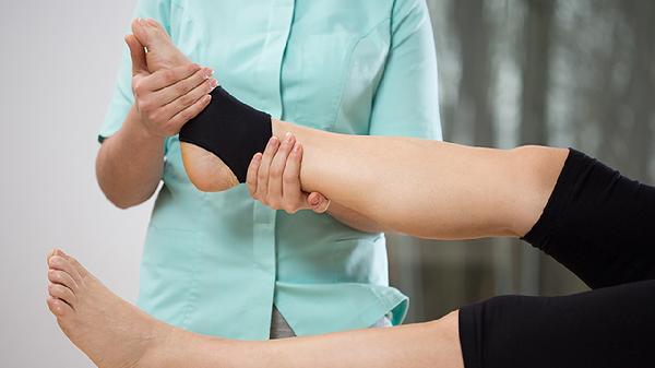 70岁后还能活多久，看脚就知道？脚部出现4症状，赶紧去医院检查