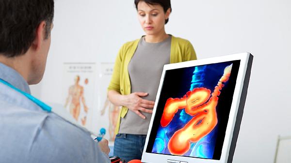 肠道是否癌变,看腹部就知?医生:腹部若有4症状,赶快去医院