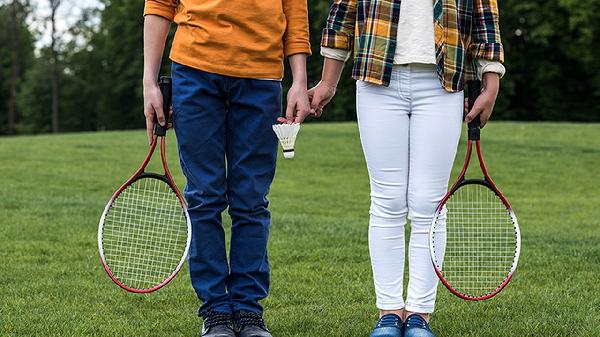 打完羽毛球肩膀向上抬会疼怎么回事，怎么办