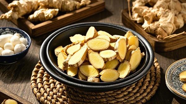 热伤风可以用姜片梨熬水喝吗