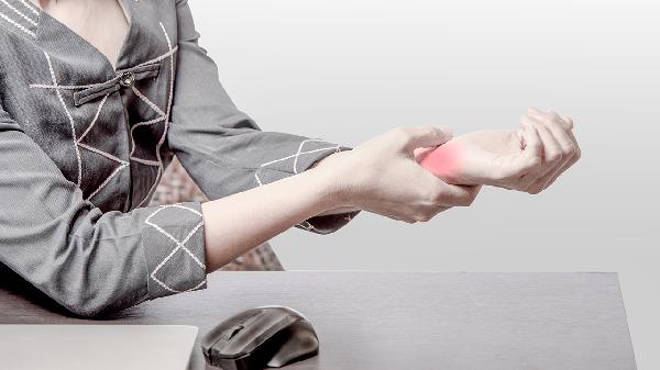 手腕骨折拆石膏后还需要护具吗