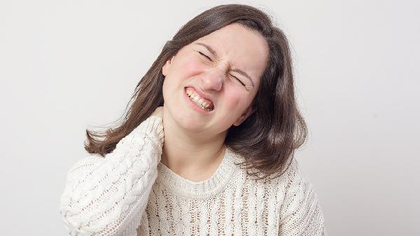 脖子经常落枕这怎么回事呀