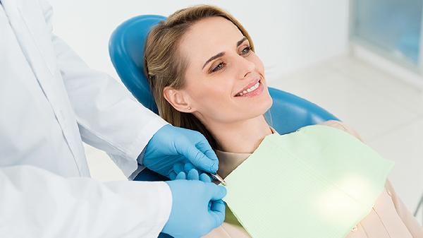 洗牙会导致单侧腮腺导管阻塞吗