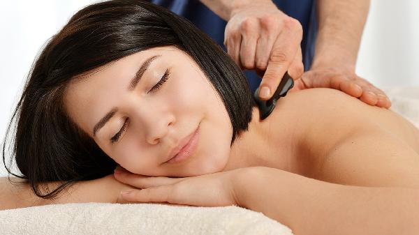 背部经常刮痧会引发白癜风吗