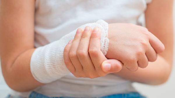 骨折片子上会写陈旧性骨折吗