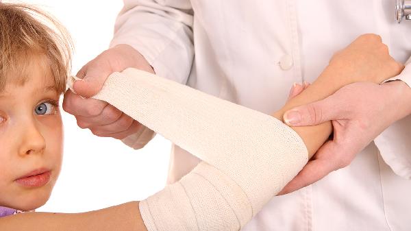 膝盖缝针后几天能不裹纱布