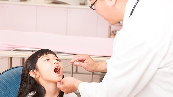 儿童牙齿松动能快点掉的小方法