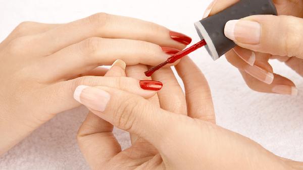 指甲油味道闻多了会中毒吗